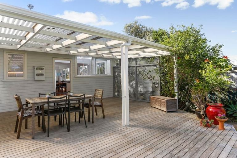 Photo of property in 39 Tahi Terrace, Glen Eden, Auckland, 0602