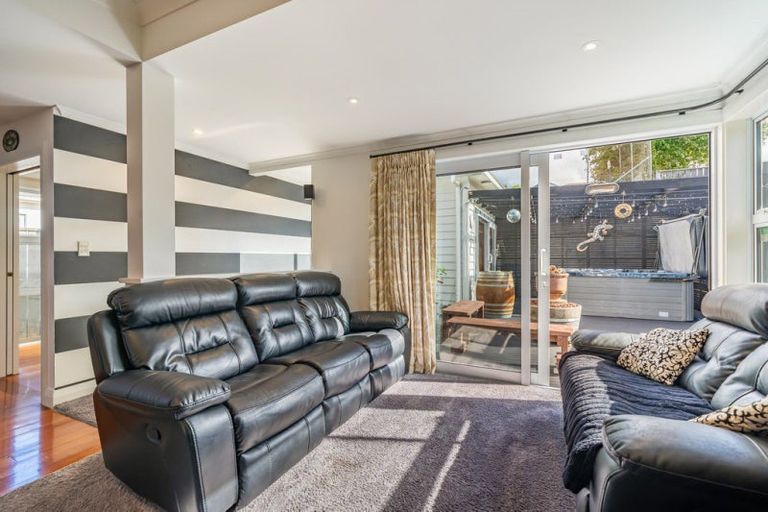 Photo of property in 6 Monaghan Avenue, Karori, Wellington, 6012