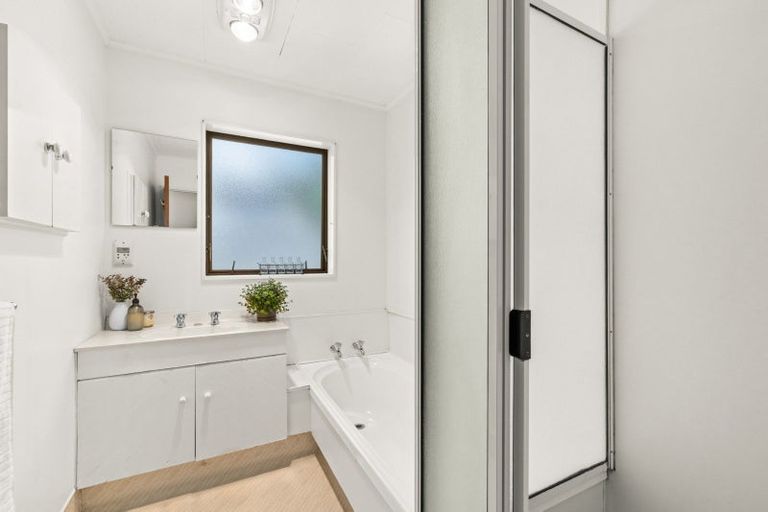 Photo of property in 2/46 Campbell Street, Havelock North, 4130