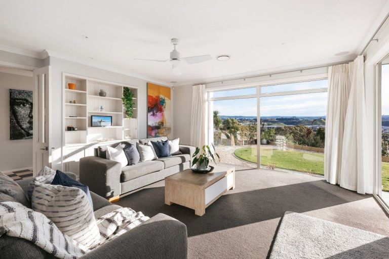 Photo of property in 40 Broadwater Close, Pyes Pa, Tauranga, 3112