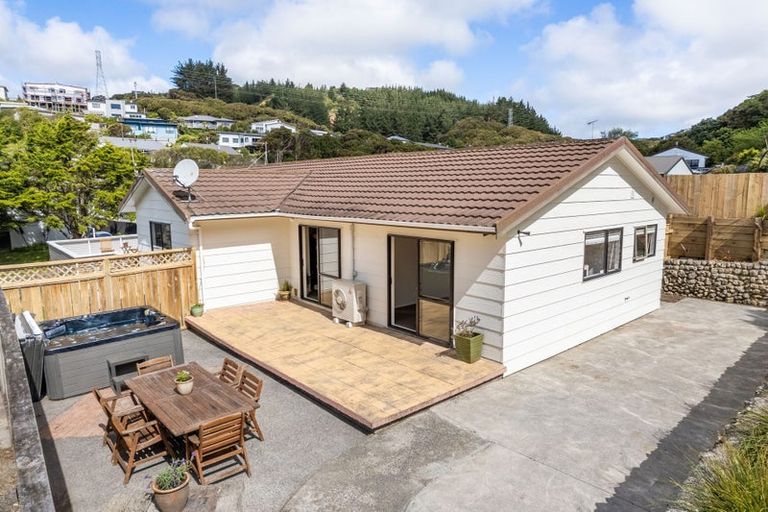 Photo of property in 56 Albatross Close, Whitby, Porirua, 5024