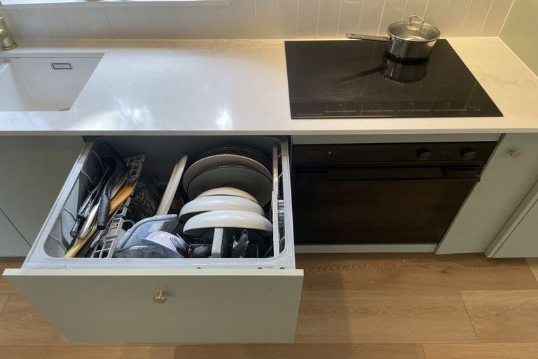 Photo of property in 60 Kauri Point Road, Laingholm, Auckland, 0604