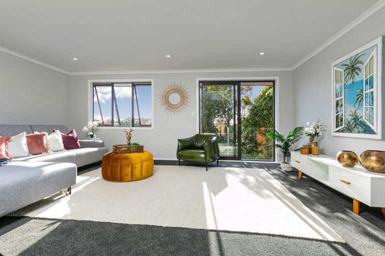 Photo of property in 8 Gordon Stanley Drive, Massey, Auckland, 0614