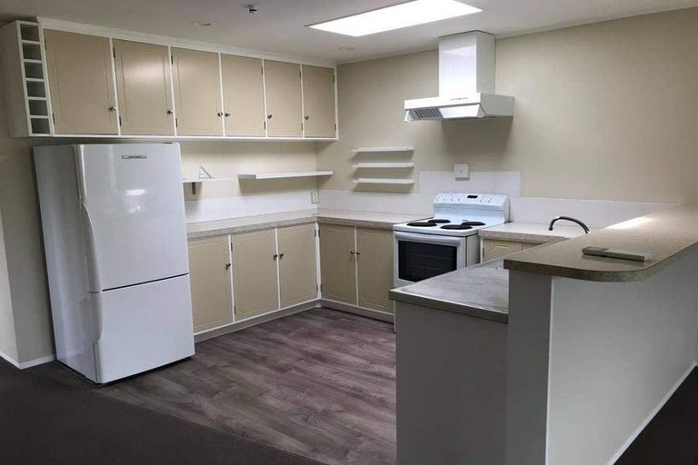 Photo of property in 6a Tatua Place, Conifer Grove, Takanini, 2112