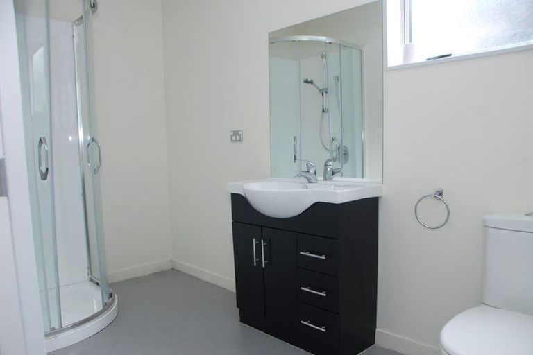 Photo of property in 559b Glenfield Road, Glenfield, Auckland, 0629