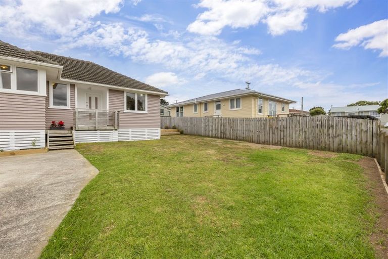 Photo of property in 2a Taupiri Crescent, Titahi Bay, Porirua, 5022