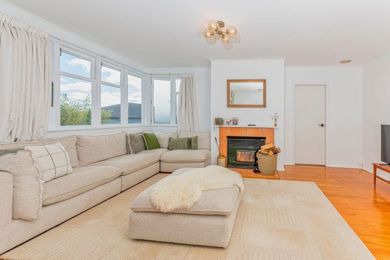 Photo of property in 10 Marie Crescent, Te Atatu South, Auckland, 0610
