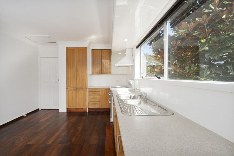 Photo of property in 3 Spargo Road, Massey, Auckland, 0614