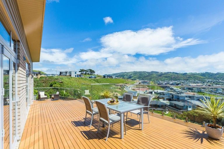 Photo of property in 10 Hanmer Cove, Aotea, Porirua, 5024