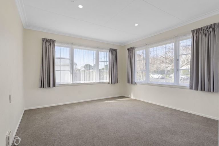 Photo of property in 223 Huatoki Street, Upper Vogeltown, New Plymouth, 4310