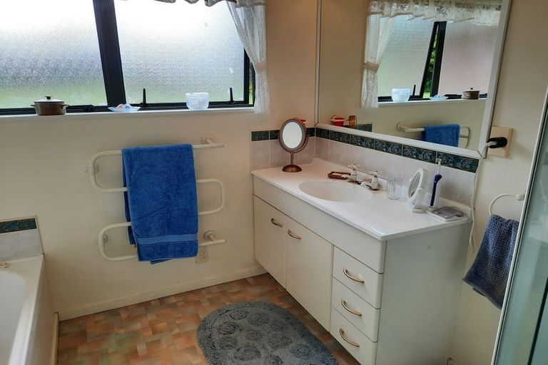 Photo of property in 160 Queen Street, Waiuku, 2123