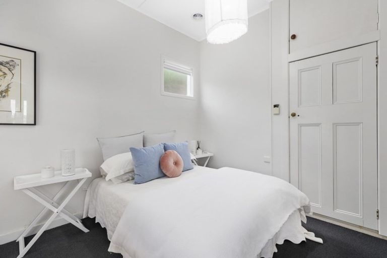 Photo of property in 8a Hungerford Road, Lyall Bay, Wellington, 6022