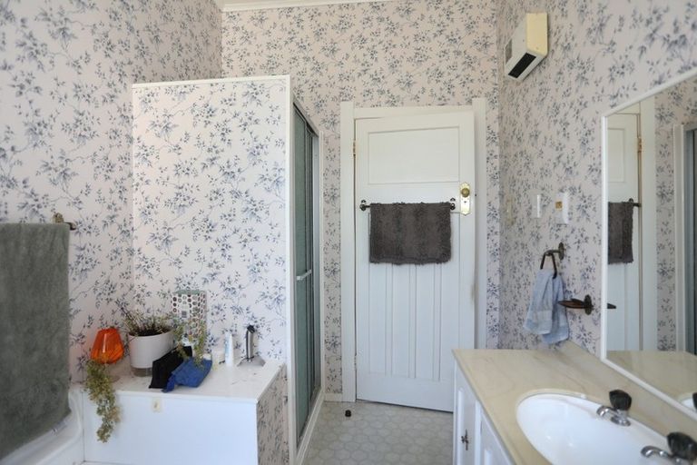 Photo of property in 6 Ross Street, Marton, 4710