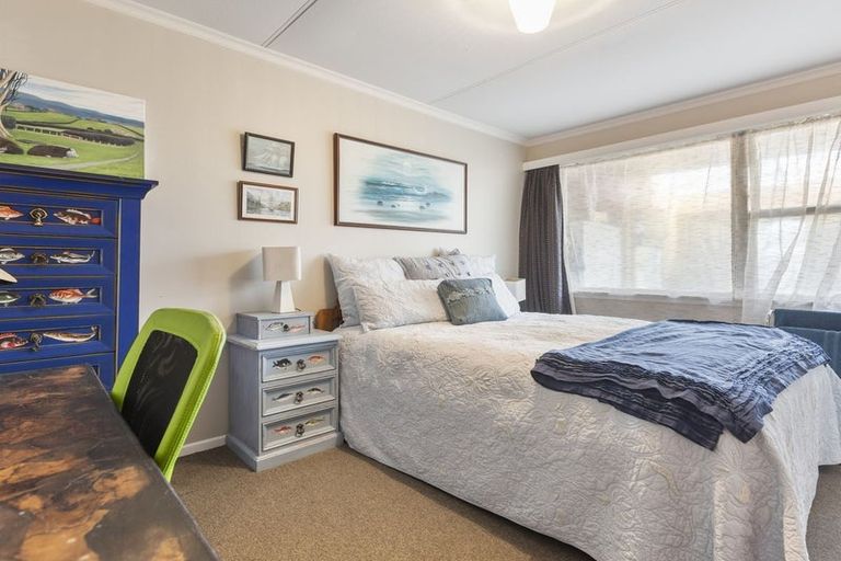 Photo of property in 6 Omata Road, Westown, New Plymouth, 4310