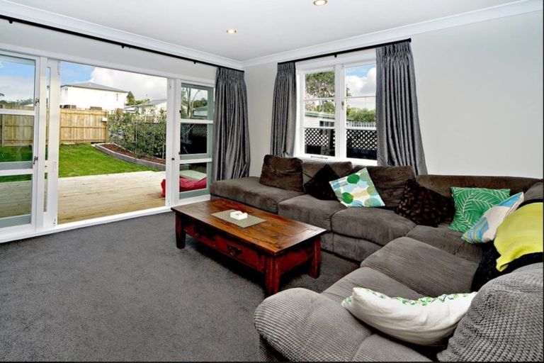 Photo of property in 25 Miro Road, Mangere Bridge, Auckland, 2022
