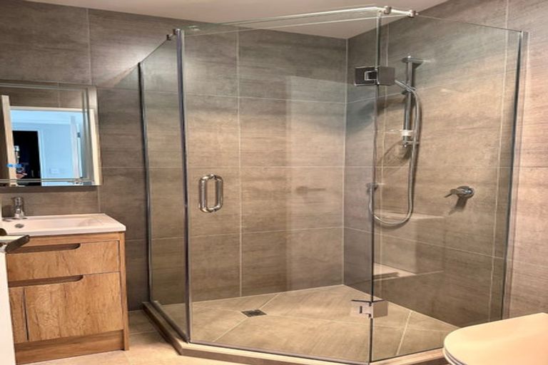 Photo of property in 3/147c Carlisle Road, Northcross, Auckland, 0632