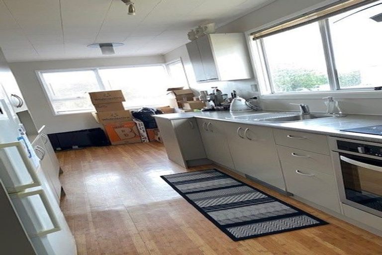 Photo of property in 11 Surman Place, Glen Eden, Auckland, 0602