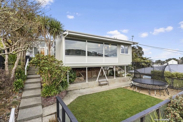 Photo of property in 15 Versailles Street, Karori, Wellington, 6012