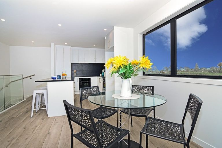 Photo of property in 3 Okohaka Avenue, Glenbrook, 2681