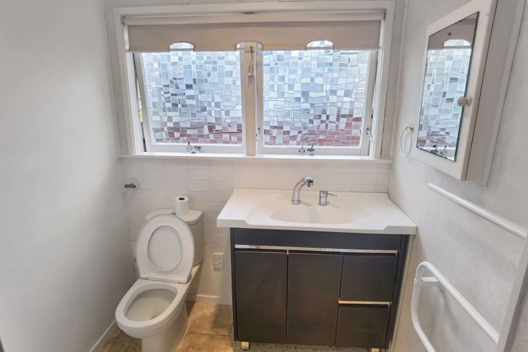 Photo of property in 46 Ayton Drive, Totara Vale, Auckland, 0629