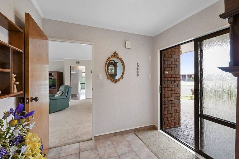 Photo of property in 9 Boulevard Drive, Merrilands, New Plymouth, 4312