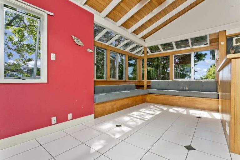 Photo of property in 50 Girrahween Drive, Totara Vale, Auckland, 0629
