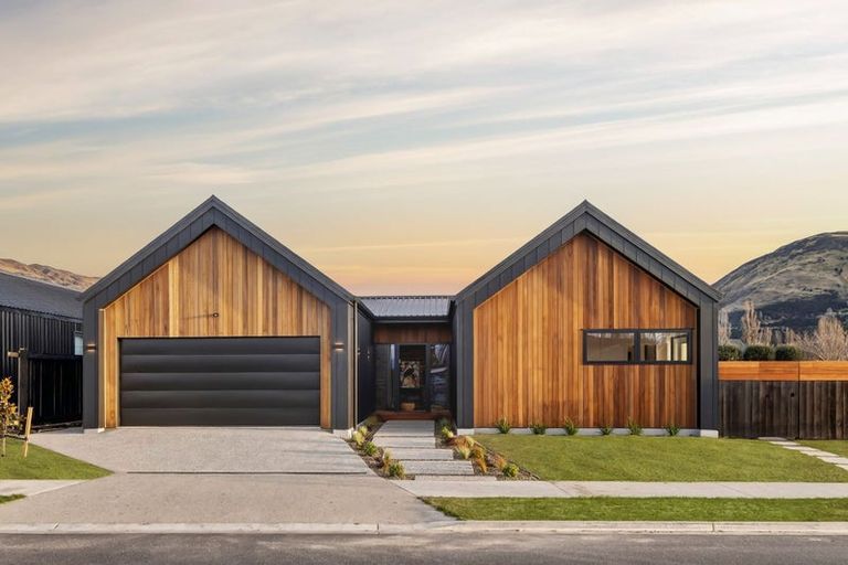 Photo of property in 3 Raspberry Close, Wanaka, 9382