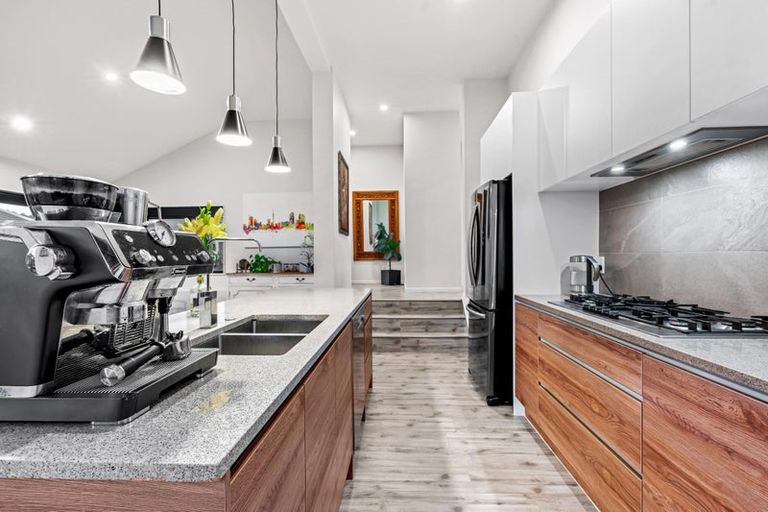 Photo of property in 2 Tarara Lane, Kumeu, 0810