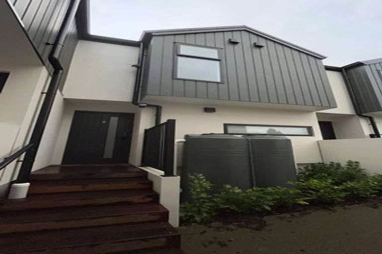 Photo of property in 2/48 Glen Road, Stokes Valley, Lower Hutt, 5019