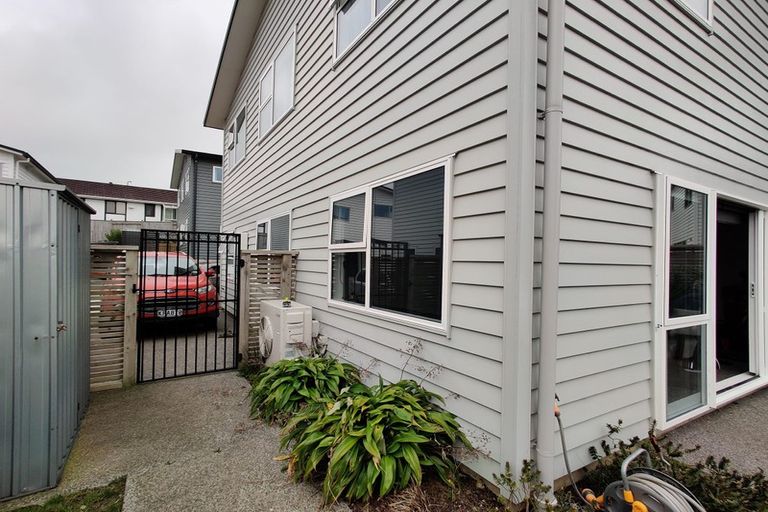 Photo of property in 20u2 Glanmire Road, Newlands, Wellington, 6037