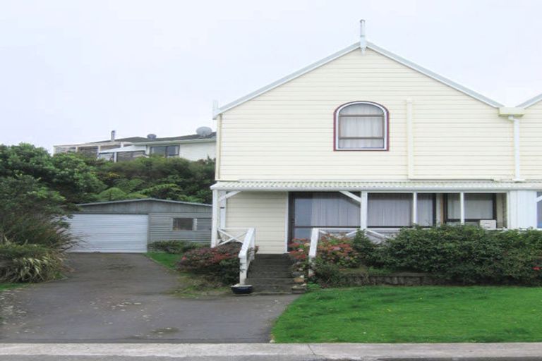 Photo of property in 11a Ladbrooke Drive, Newlands, Wellington, 6037