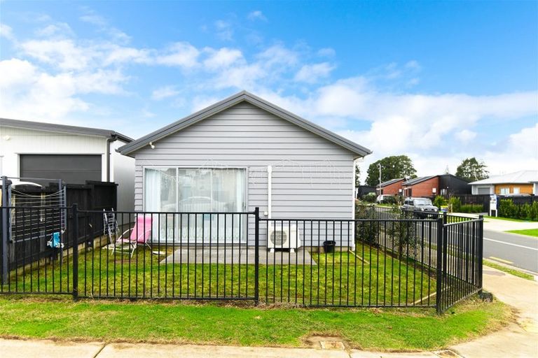 Photo of property in 1 Honour Road, Papakura, 2110