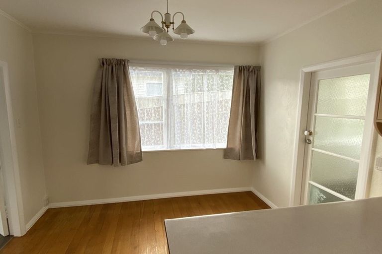 Photo of property in 158f1 Newlands Road, Newlands, Wellington, 6037