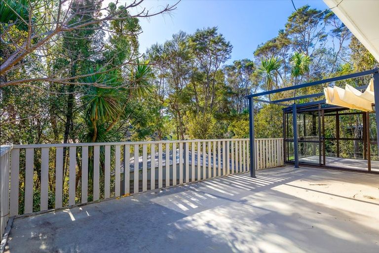 Photo of property in 9 Onedin Place, Titirangi, Auckland, 0604