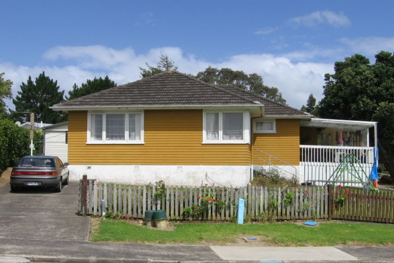 Photo of property in 23 Paragon Avenue, Beach Haven, Auckland, 0626
