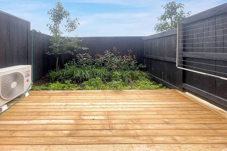 Photo of property in 39 Parkwood Avenue, Westgate, Auckland, 0614