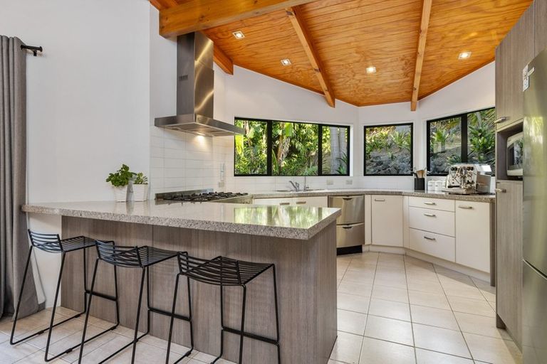 Photo of property in 4/9a Melandra Road, Stanmore Bay, Whangaparaoa, 0932