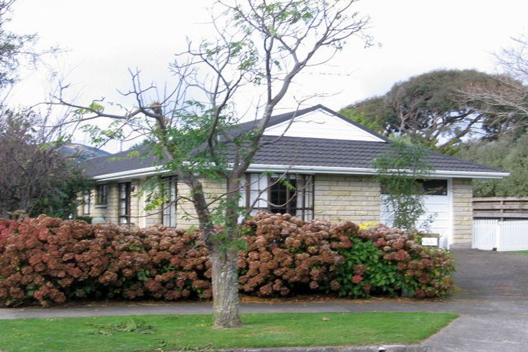 Photo of property in 6 Charnwood Grove, Waikanae, 5036