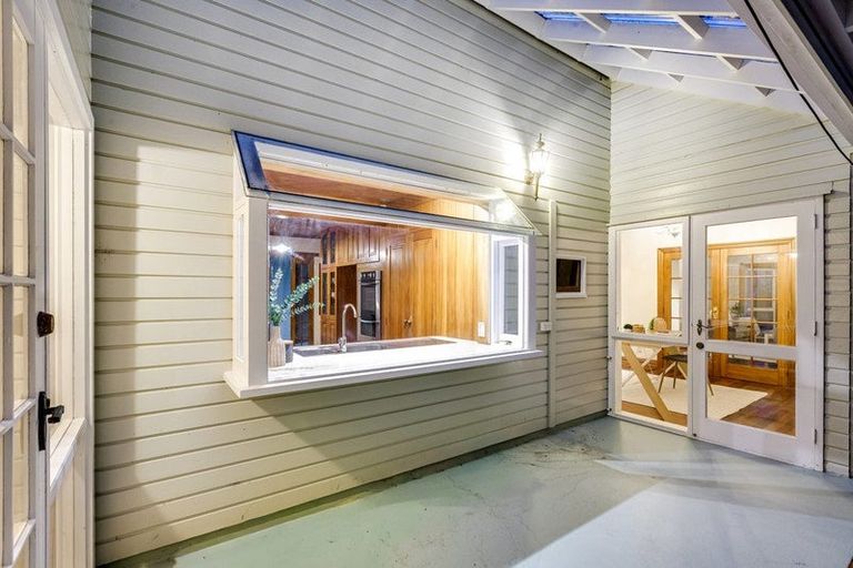 Photo of property in 102a Miromiro Road, Normandale, Lower Hutt, 5010