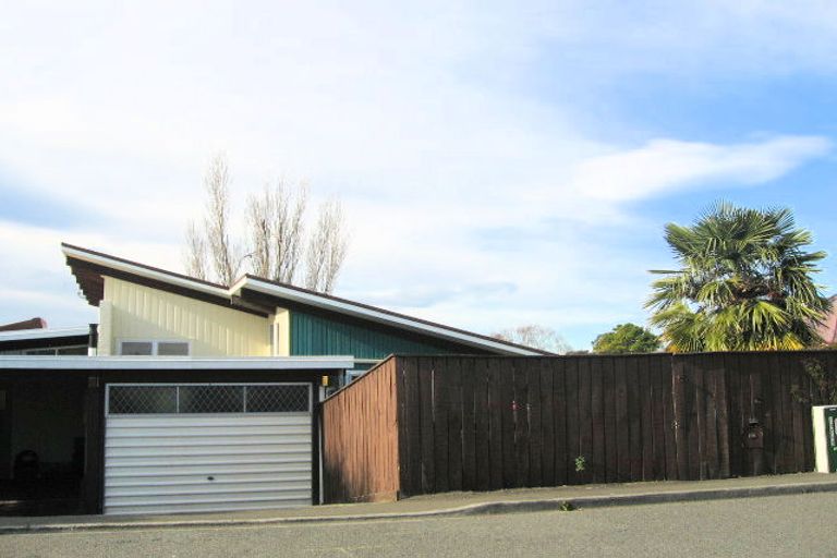 Photo of property in 9b Selwyn Road, Hospital Hill, Napier, 4110