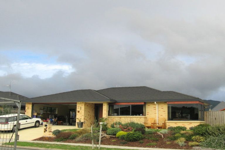 Photo of property in 24 Monarch Place, Paraparaumu Beach, Paraparaumu, 5032