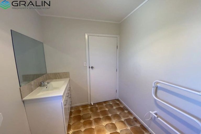 Photo of property in 27 Rimu Street, New Lynn, Auckland, 0600