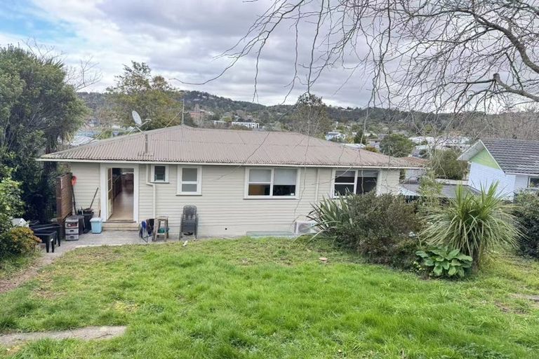 Photo of property in 62 La Rosa Street, Green Bay, Auckland, 0604