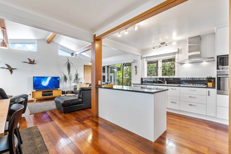 Photo of property in 6 Clinton Avenue, Te Atatu Peninsula, Auckland, 0610