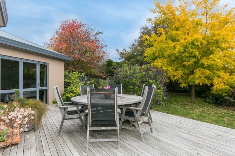 Photo of property in 14 Washington Place, Havelock North, 4130