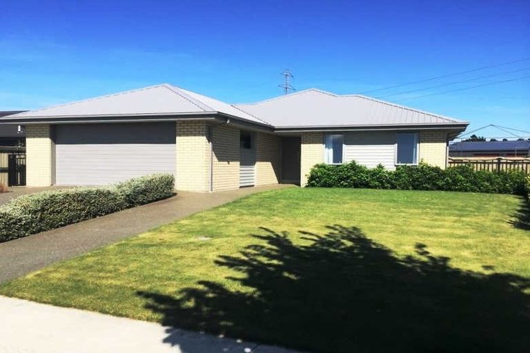 Photo of property in 15 Huntingdon Drive, Rangiora, 7400