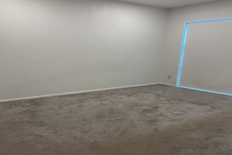 Photo of property in 35 Red Hills Road, Massey, Auckland, 0614