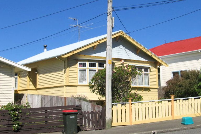 Photo of property in 63 Eden Street, Island Bay, Wellington, 6023