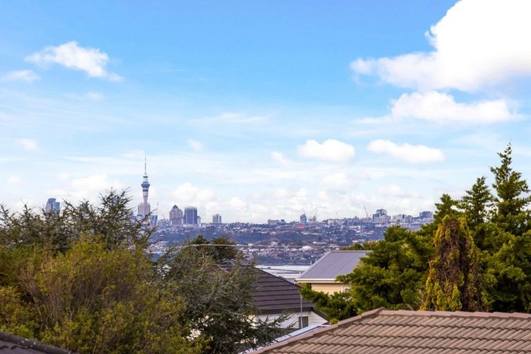 Photo of property in 5 Humphrey Kemp Avenue, Henderson, Auckland, 0612