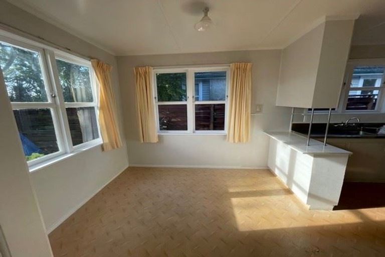 Photo of property in 96 Edmonton Road, Henderson, Auckland, 0612